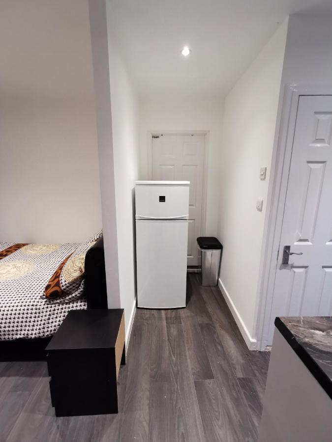 Studio Self Contained Double Bedroom London Ngoại thất bức ảnh